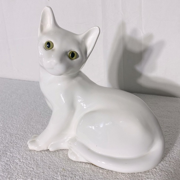 Vintage Other - Vintage White Ceramic Decorative Kitty Cat Statue